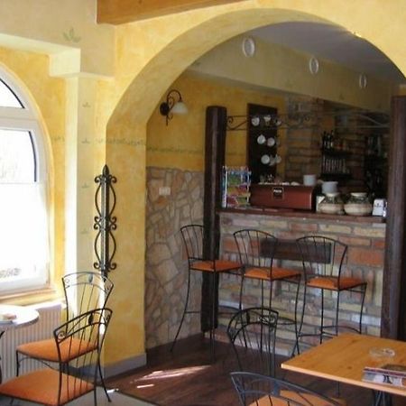 Sziget Hotel&Restaurant Tarján Buitenkant foto